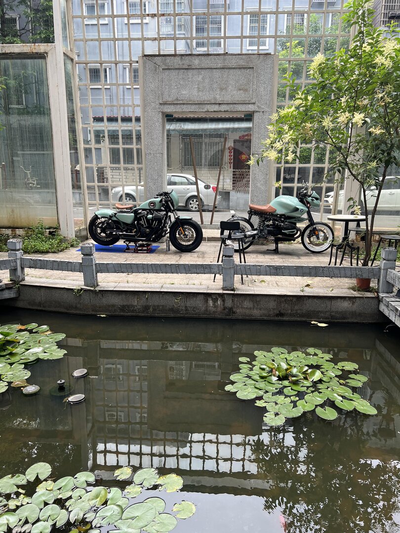 指印咖啡庭院·池塘