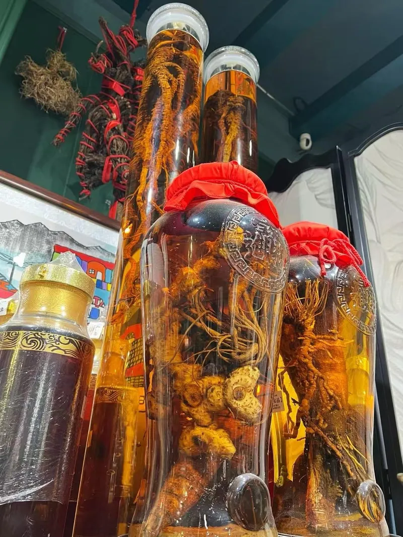 药酒瓶与药渣