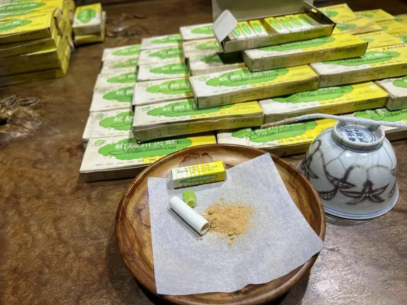 木碗陈列蛇胆川贝散